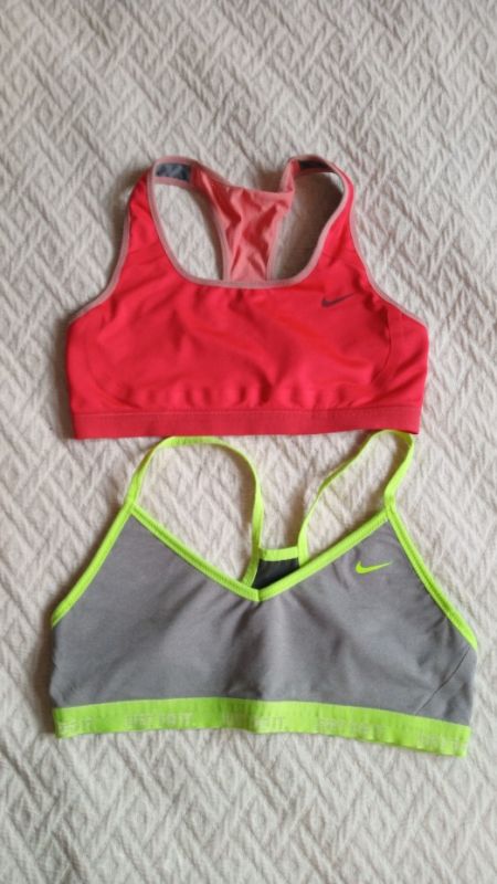 2x sportovní podprsenka Zn. Nike, vel. L a S