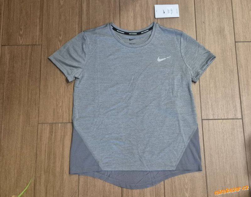 Sportovní triko Nike running