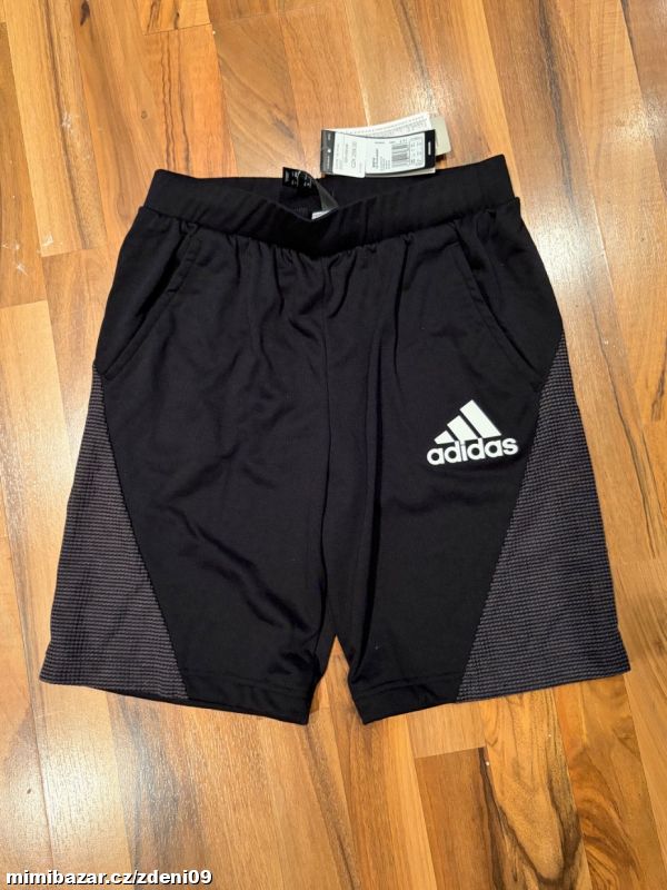 Kraťasy Adidas