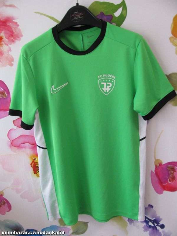Sportovní zelené elastické tričko NIKE