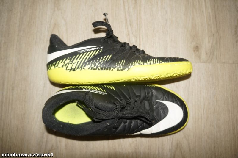 NIKE sálovky vel.35