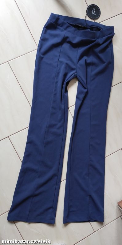 Elastické moderní kalhoty s předními rozparky