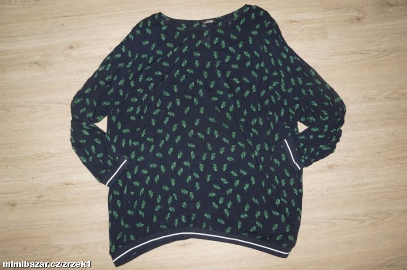 FRAPPnádherná, lehká halenka vel.52/XXXL