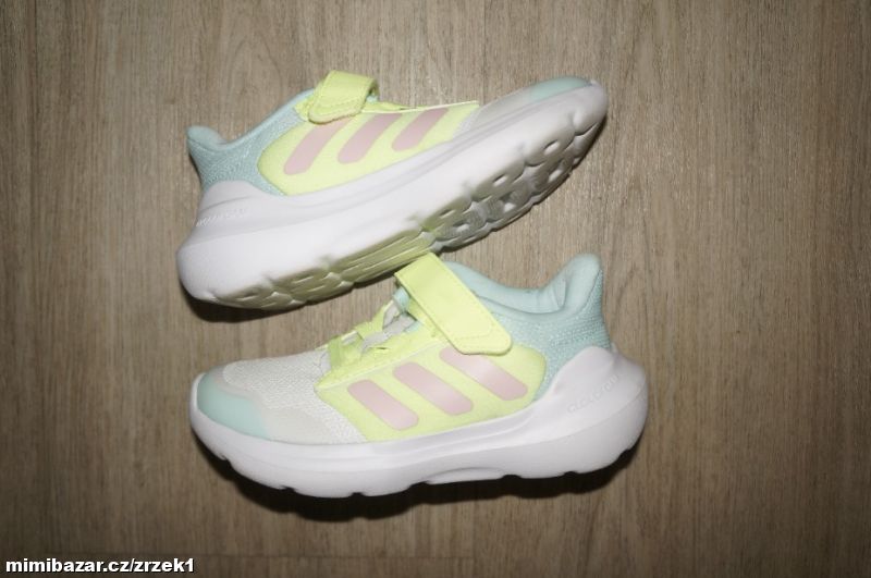 Adidas dívčí tenisky vel.28 1/2