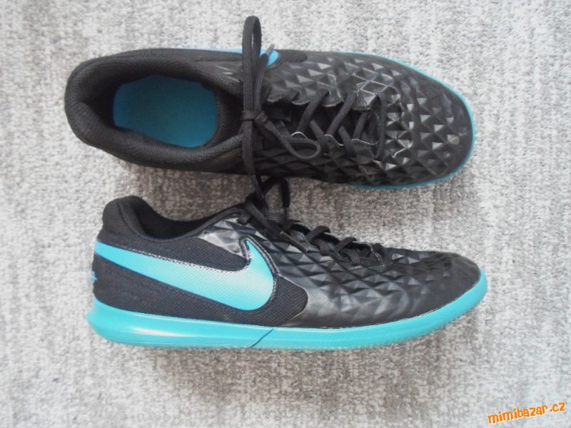 Černé tenisky botasky sálovky Nike