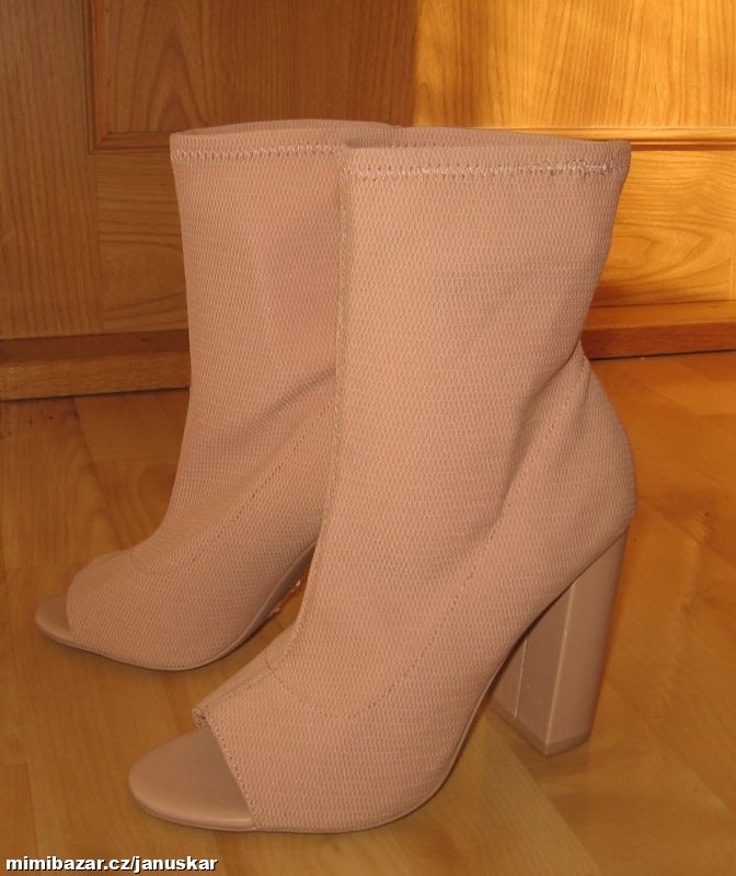 Elegantní dámské růžové boty na podpatku Baťa