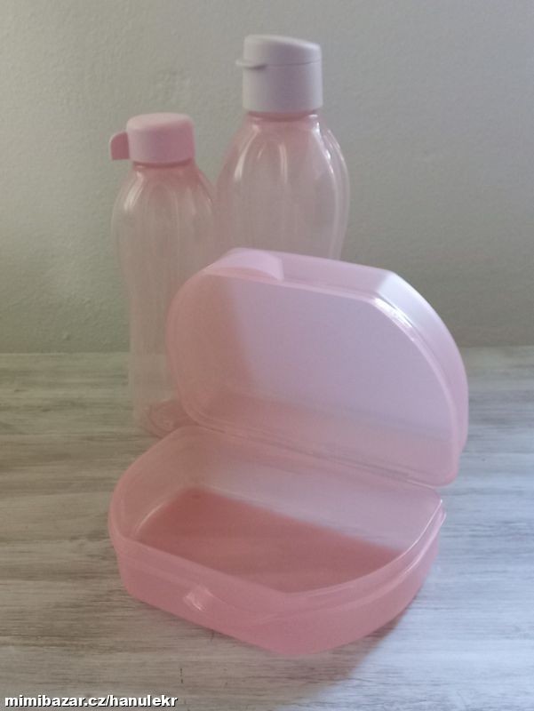 Voděnka 500 ml s pítkem, 750 ml a Box se srdíčky