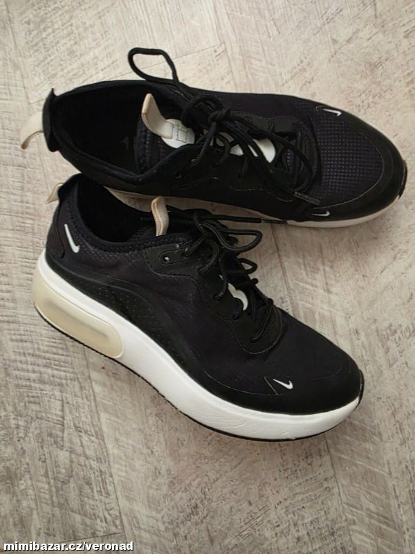 VELICE PEKNE ODLEHCENE BOTASKY NIKE AIR MAX TOP ST