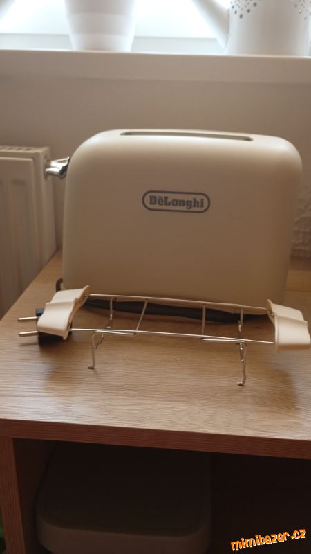 Toustovač DeLonghi