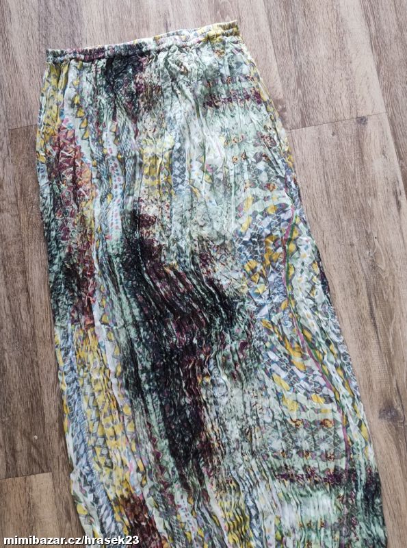 LUXUSNÍ MAXI PLÍS SUKNĚ 38