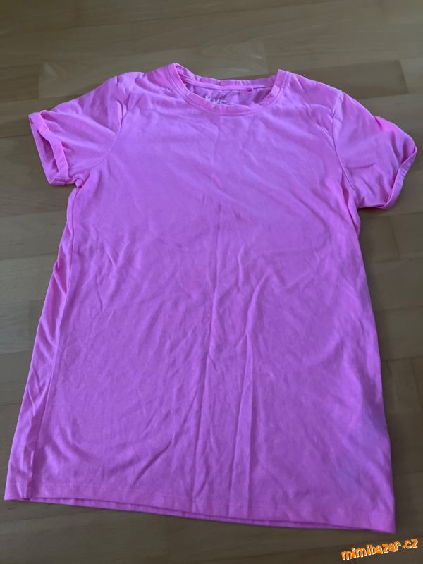 Nenošené tričko