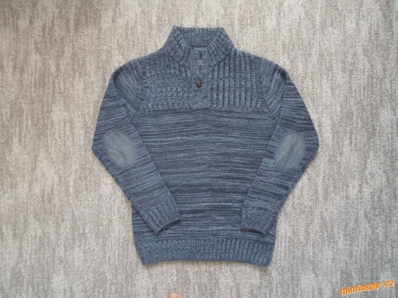 Modrý svetr svetřík s knoflíčky