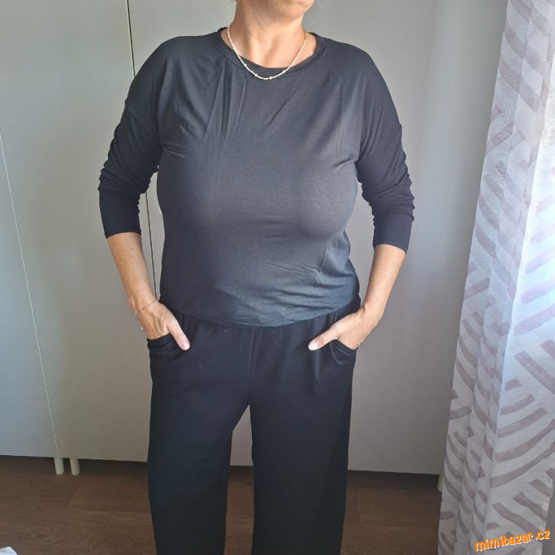 ČERNÉ NENOŠENÉ TRIČKO v pase guma