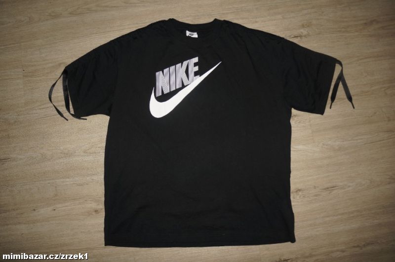 NIKE dámské oversize tričko vel.S