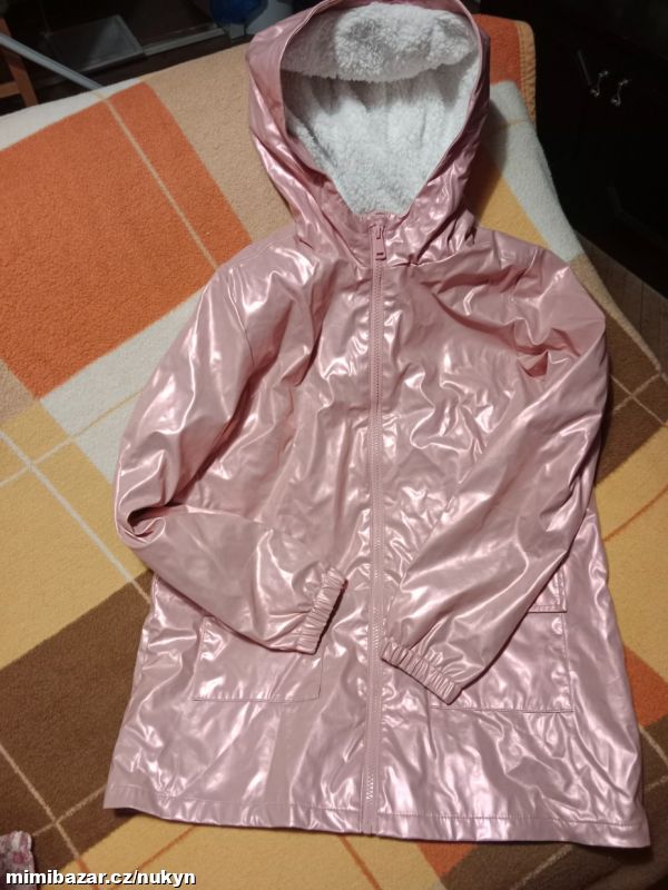 Dívčí podzimní pogumovaná bunda