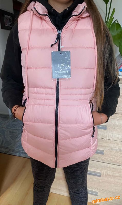 Světlounce růžová vesta