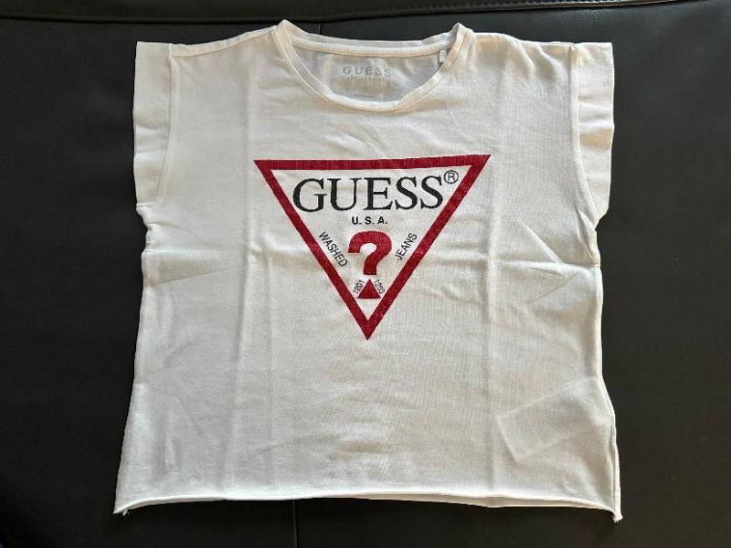 Bílé tričko Guess