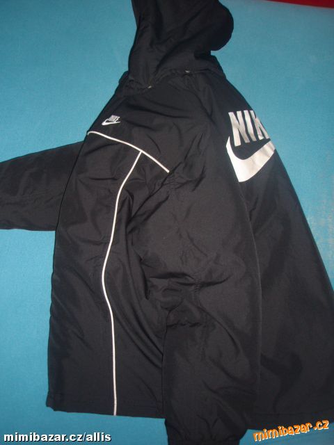Teplá zimní bunda Nike 128/140