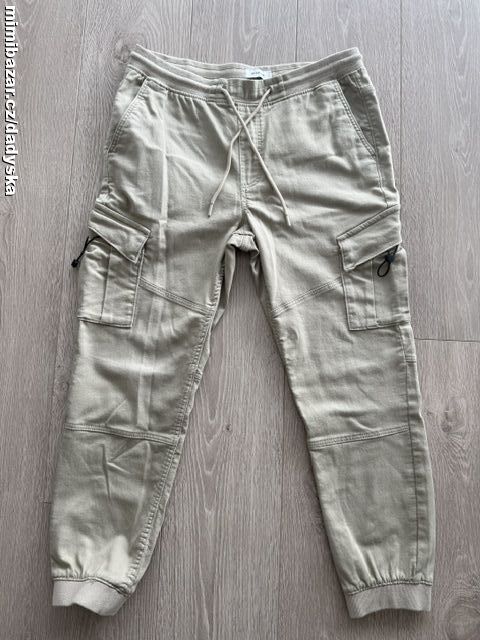 BÉŽOVÉ KALHOTY JOGGER / KAPSÁČE
