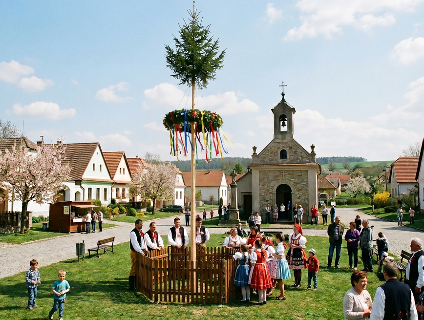 Májové tipy: Pálení čarodějnic, exotická příroda i dobrodružství v ulicích