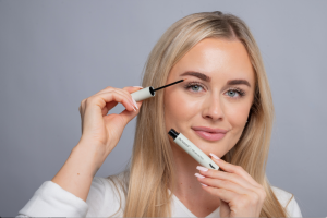 Vyrostou řasy za pár týdnů? Zkušenosti žen se sérem deNatura