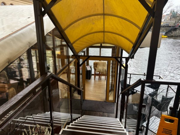 Pizza u Karlova mostu