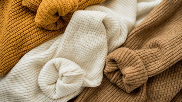 Jak správně prát svetry v pračce, aniž byste je poškodili: Osvědčené tipy