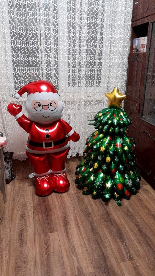 Fólie místo jehličí: moderní trend, nebo ztráta kouzla Vánoc?