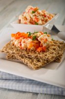 Zdravoučká pomazánka z červených papriček se semínkovými knäckebroty
