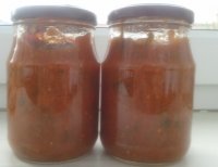 Pikantní rajčatové čatní se zázvorem petrželí a bazalkou