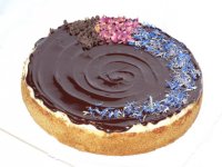 Cheesecake s čokoládou a sušené kvítky