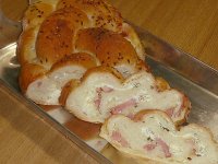 Megahouska se sýrem a slaninou