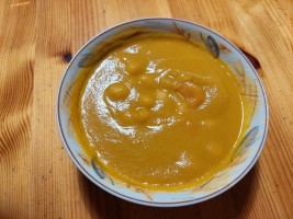 Polévka z dýně hokaido s cizrnou