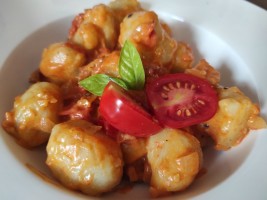 Domácí cuketové gnocchi s rajčaty
